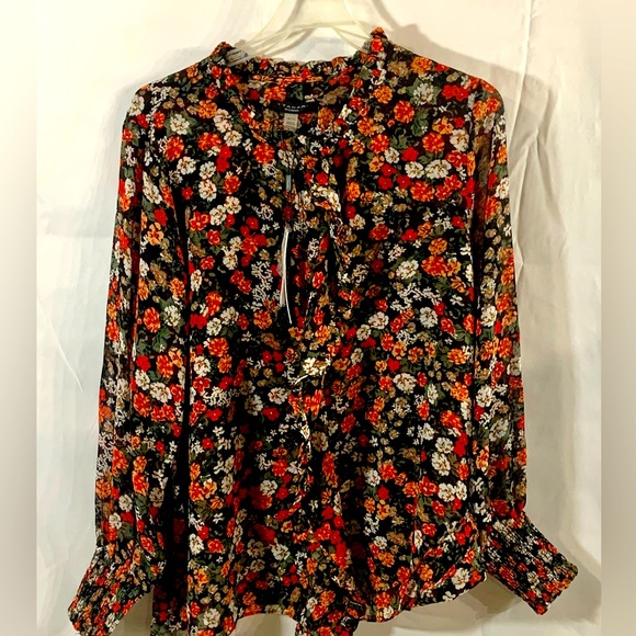 EUC T Tahari ruffle front blouse. 1X - Picture 7 of 14